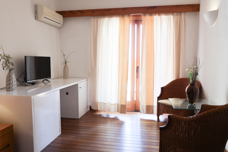 one bedroom suite living room